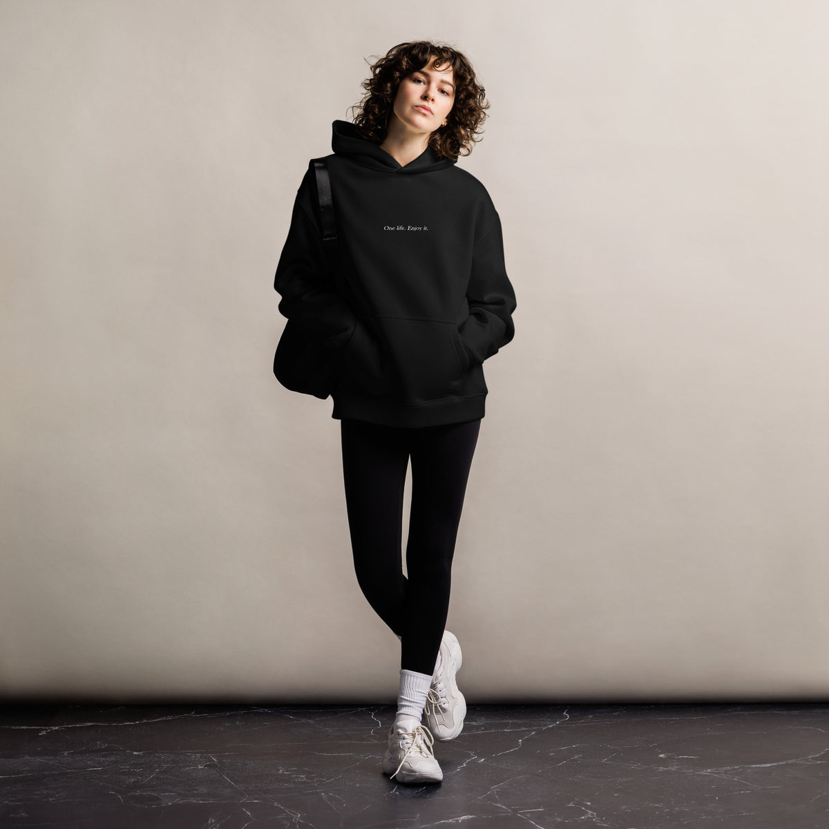 Bavarian Sons Damen Oversized Hoodie in Schwarz mit Bavarian-Sons-Slogan